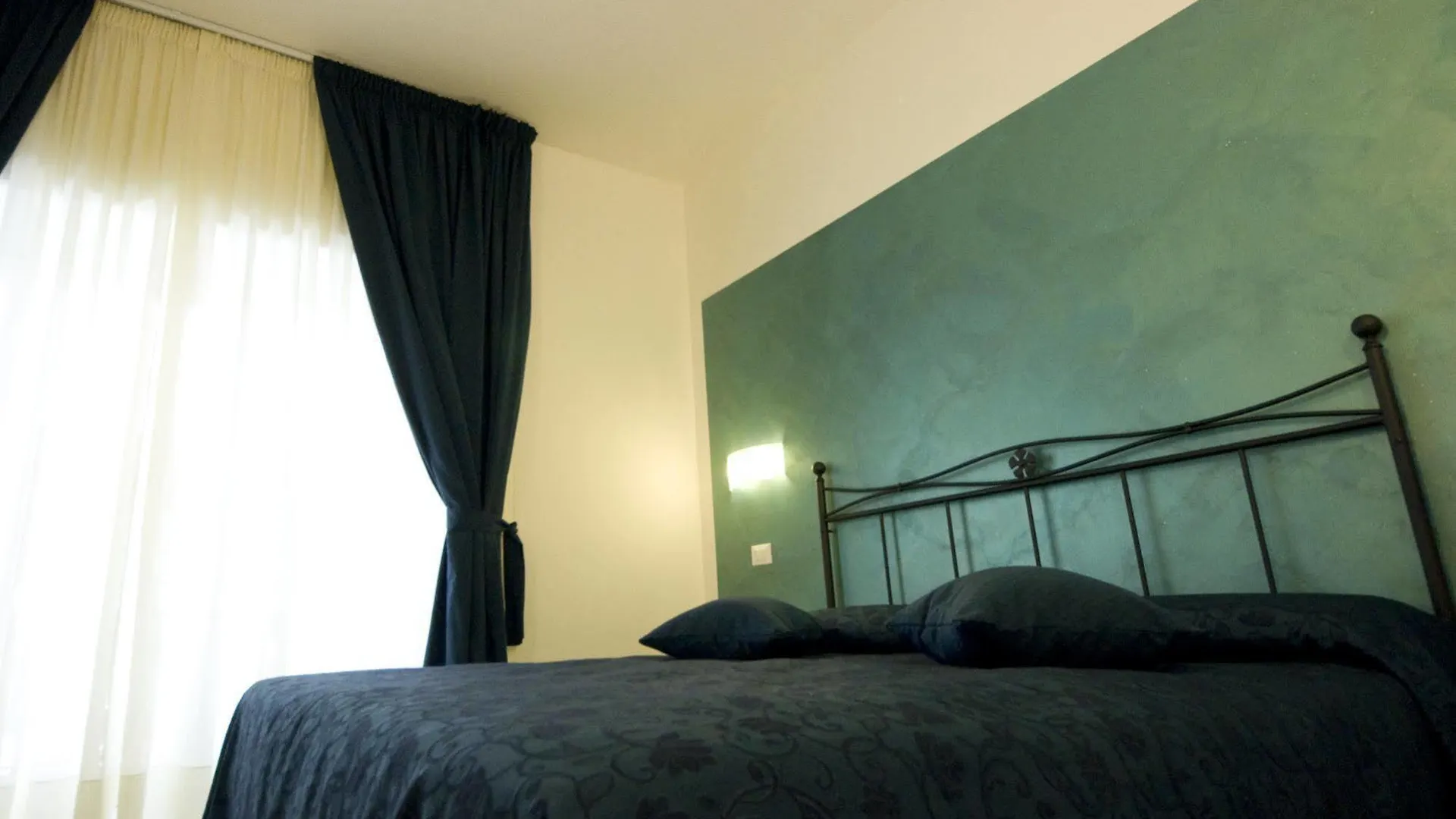 Atlantis Inn Roma Italy